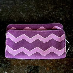 NWOT Thirty One Purple Chevron Wallet